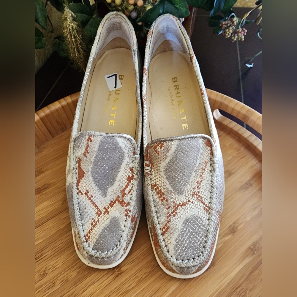 EUC Stylish Italian Brunate Snakeskin Loafers!!🍂💚